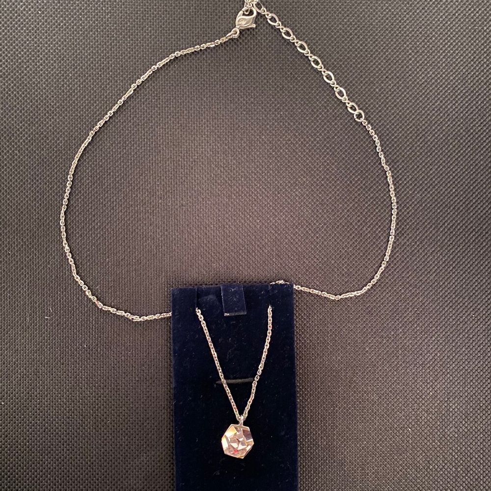 ✨PRICE DROP✨Swarovski Points of Light Necklace